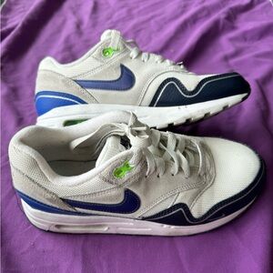 Nike Air size 6 youth